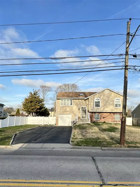 249 Bayport Ave, Bayport, NY 11705