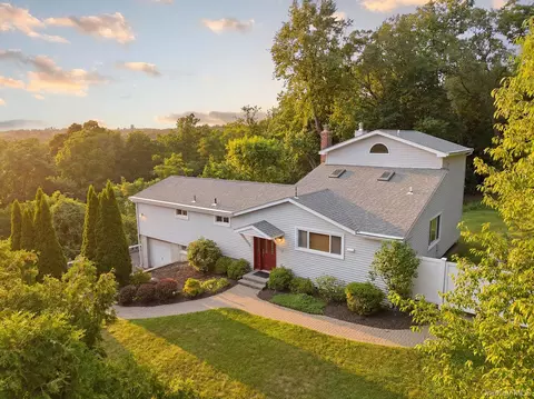 946 Barberry Rd, Yorktown, NY 10598