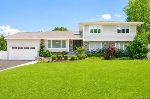 15 Pound Ridge Rd, Plainview, NY 11803
