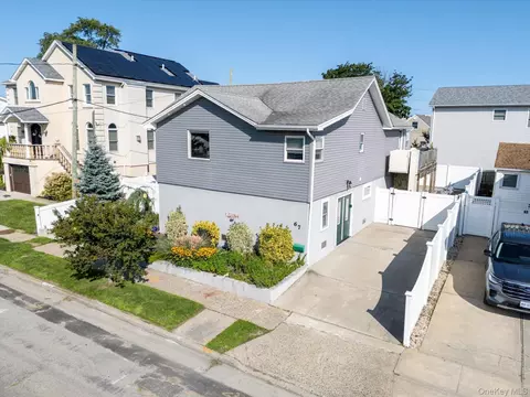67 Radcliffe Rd, Island Park, NY 11558