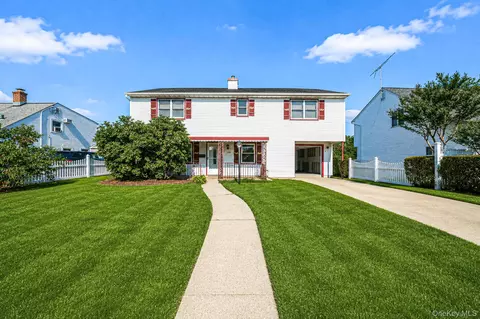 120 Ranch Ln, Levittown, NY 11756