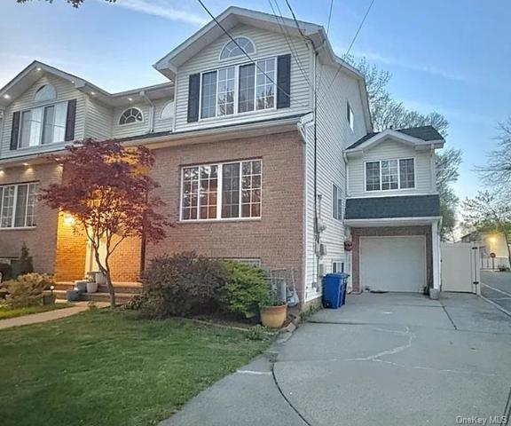 45 Sharrotts Rd, Staten Island, NY 10309