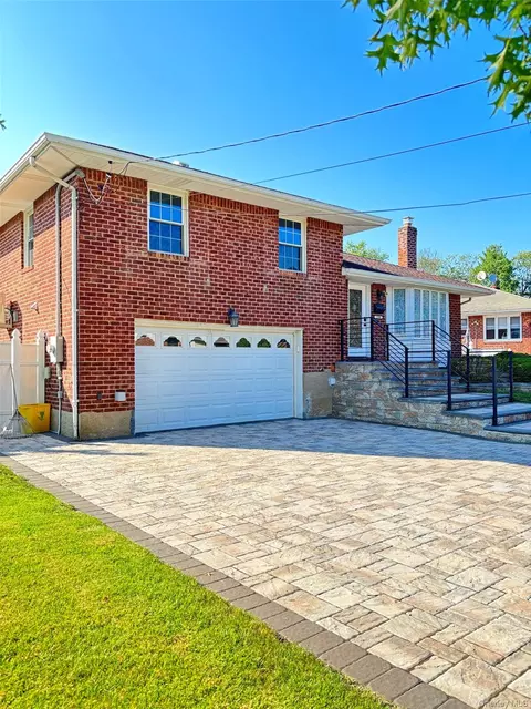 238 Jerome St, Syosset, NY 11791