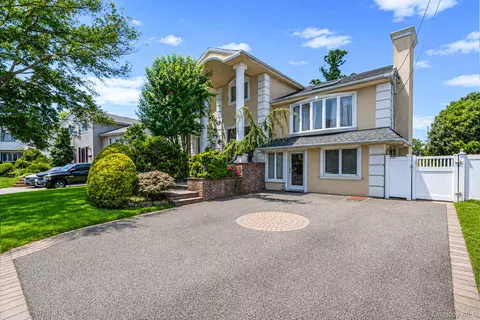 2920 Judith Dr, Merrick, NY 11566