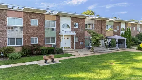267 N Newbridge Rd #2D, Hempstead, NY 11756