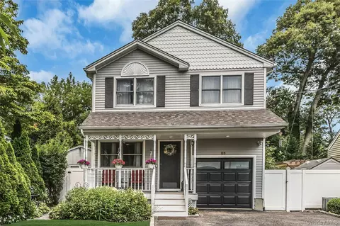 63 Teed St, Huntington Station, NY 11746
