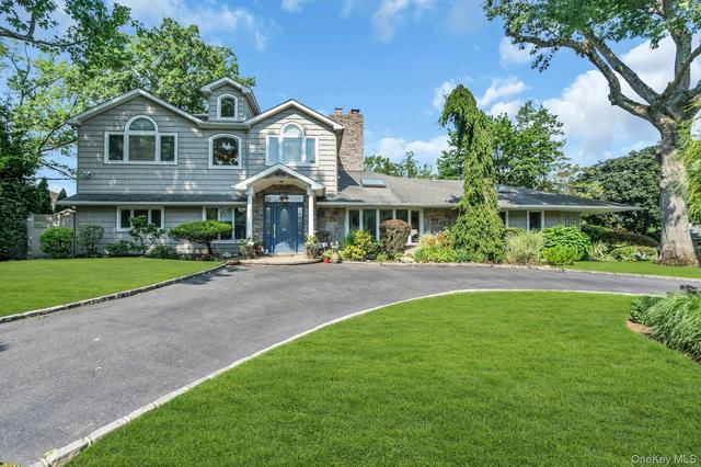 18 Regent Pl, North Hempstead, NY 11576