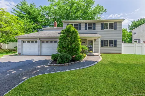 23 Babcock Ave, Ronkonkoma, NY 11779