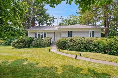 6 Greenhouse Cir, Rye Brook, NY 10573