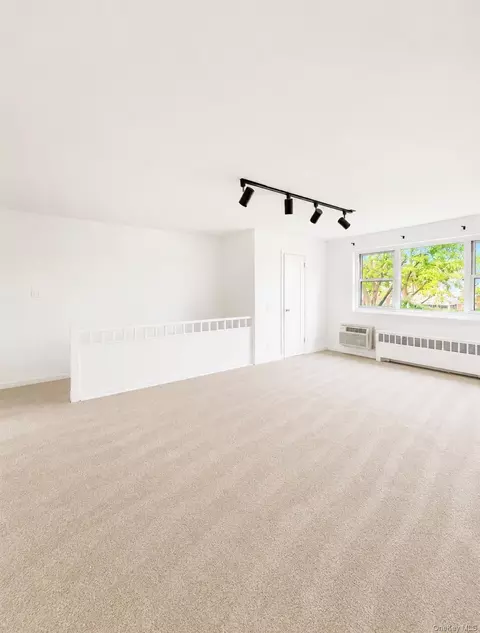 14745 69 Rd #B, Flushing, NY 11367 photo 3