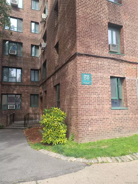 1735 Purdy St #5A, New York, NY 10462