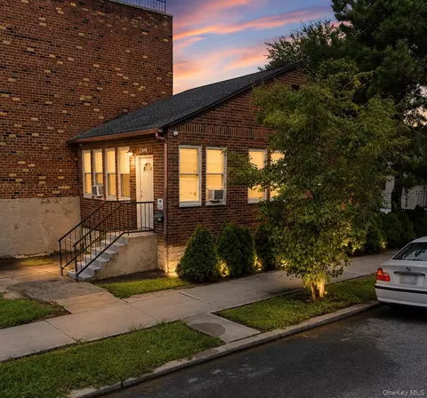 4721 Ditmars Blvd, Astoria, NY 11105