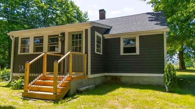 90 State Line Rd, North East, NY 12546