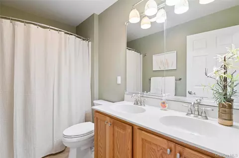 Bath - 415 Vassar Pl, Fishkill, NY 12524 photo 5 of 7