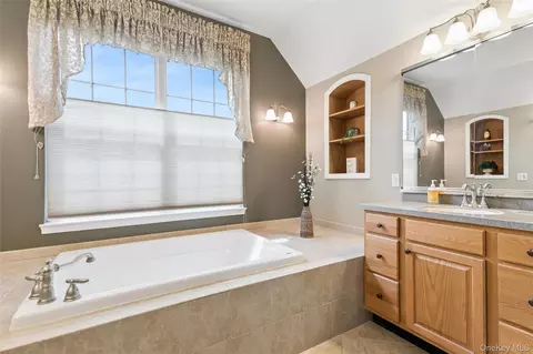 Bath - 415 Vassar Pl, Fishkill, NY 12524 photo 2 of 7