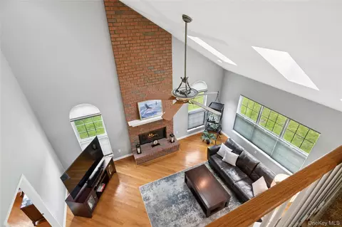 Entry Way - 415 Vassar Pl, Fishkill, NY 12524 photo 2 of 2