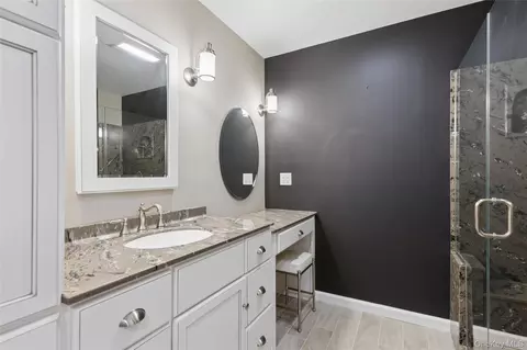 Bath - 415 Vassar Pl, Fishkill, NY 12524 photo 6 of 7
