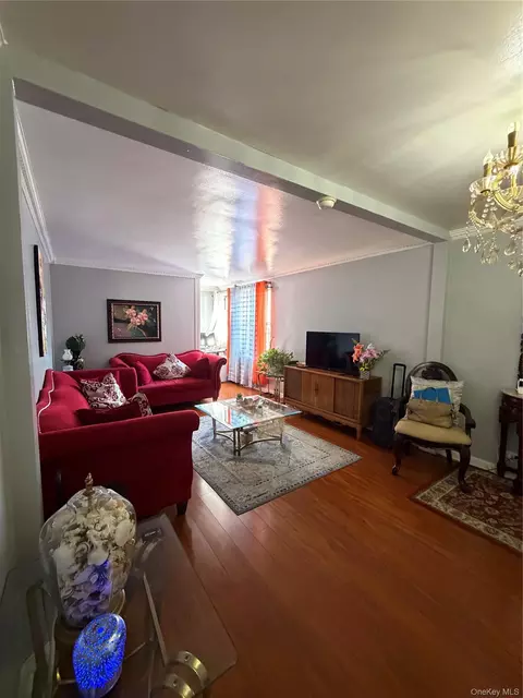 325 E 201 St #5 G, New York, NY 10458