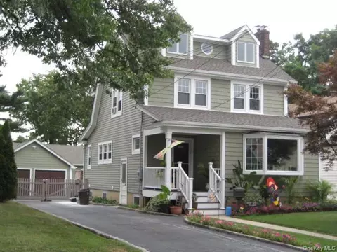 137 Sycamore St, West Hempstead, NY 11552