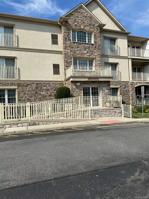 28 N De Baun Ave #201, Ramapo, NY 10901