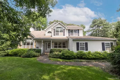 65 Betty Ann Dr, South Setauket, NY 11720