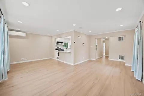 Living - 2811 Clearview Expy, New York, NY 11360 photo 2 of 5