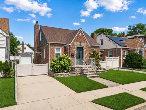 125 William St, Valley Stream, NY 11580