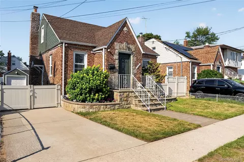 125 William St, Valley Stream, NY 11580