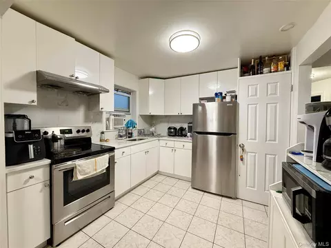 1846 College Point Blvd, New York, NY 11356