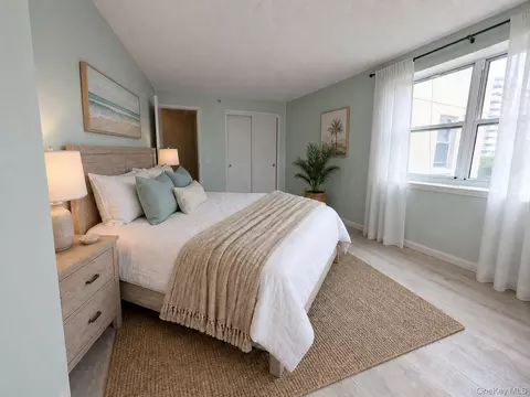 221 Beach 80th St #3D, Rockaway Beach, NY 11693