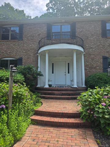 94 Bagatelle Rd, Melville, NY 11747