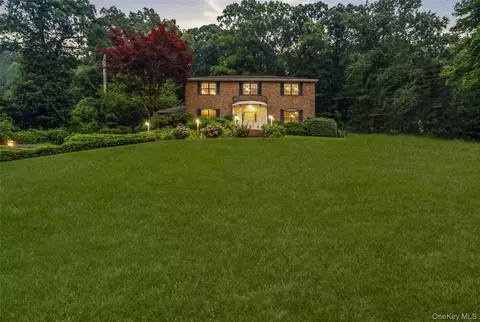 94 Bagatelle Rd, Melville, NY 11747