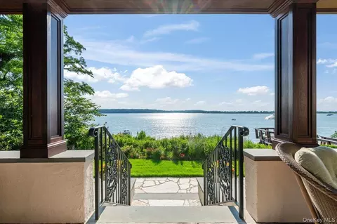 353 Centre Island Rd, Oyster Bay, NY 11771