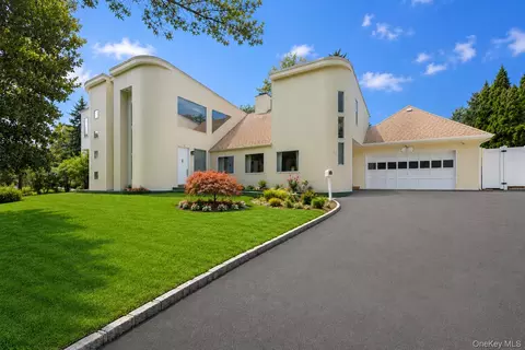 23 Wildwood Ln, Greenvale, NY 11548
