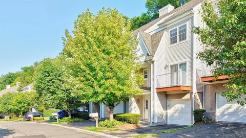 102 Crystal Hill Dr, Pomona, NY 10970