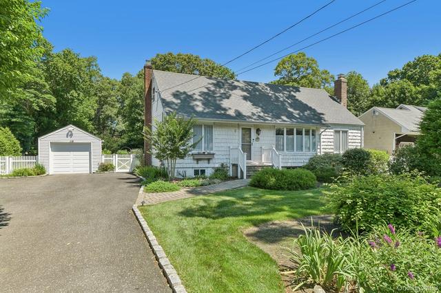 119 Brook Ln, Smithtown, NY 11787