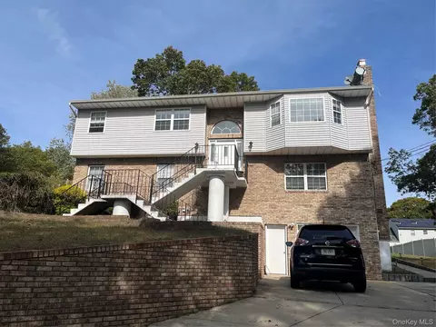 39 Elder Ave, Farmingville, NY 11738