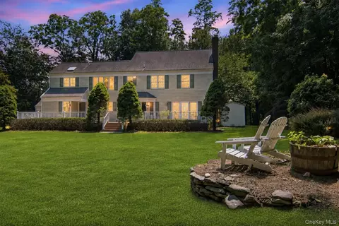 16 Old Field Ln, Mount Sinai, NY 11766
