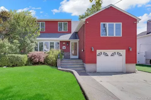 3477 Woodward St, Oceanside, NY 11572