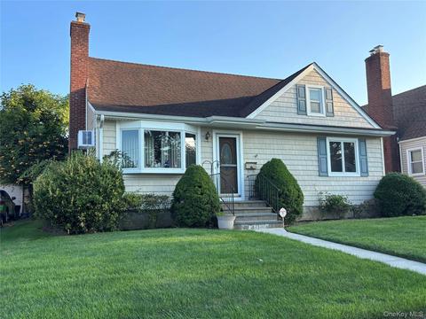 1054 Highland St, Baldwin, NY 11510