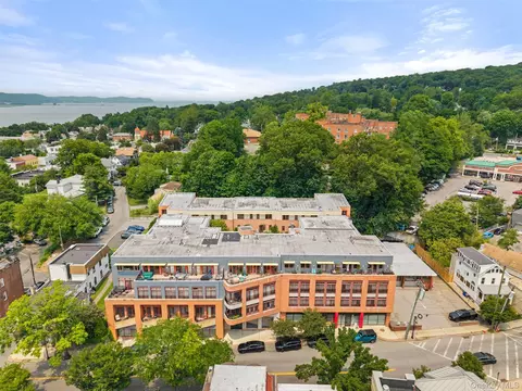 45 Main St #3J, Greenburgh, NY 10706