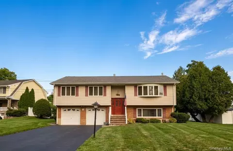 32 Van Zandt Dr, Orangetown, NY 10965