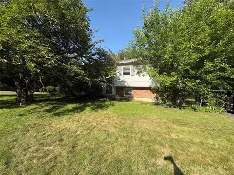 35 East St, Clarkstown, NY 10994