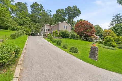 4 Narcissus Dr, Mahopac, NY 10541