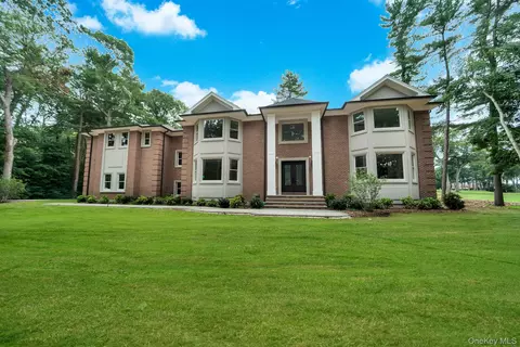 730 Remsens Ln, Oyster Bay, NY 11771