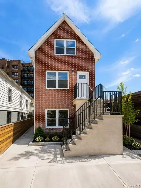 1810 Tomlinson Ave, New York, NY 10461