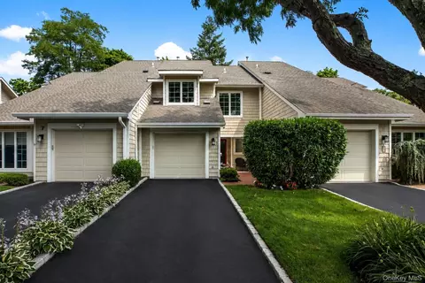 9 Pleasant Ln, Bay Shore, NY 11706