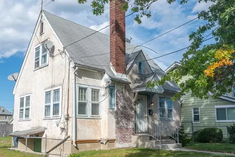 37 Davis St, Roosevelt, NY 11575