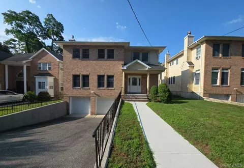 86 George St, North Hempstead, NY 11577