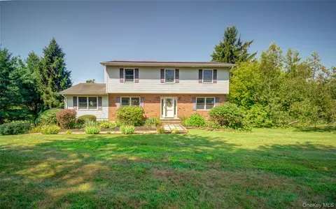 54 Clearview Cir, East Fishkill, NY 12533